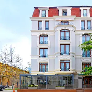 Avenue Hotel